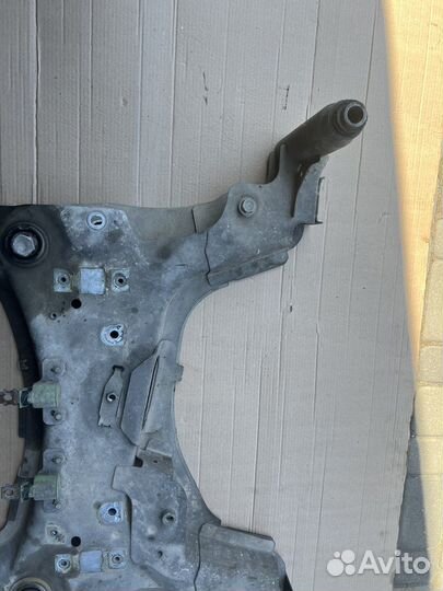 Передний подрамник Renault Megane 3