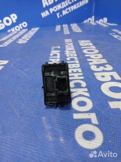 Кнопка стеклоподъемника Renault Megane 3 хэтчбек