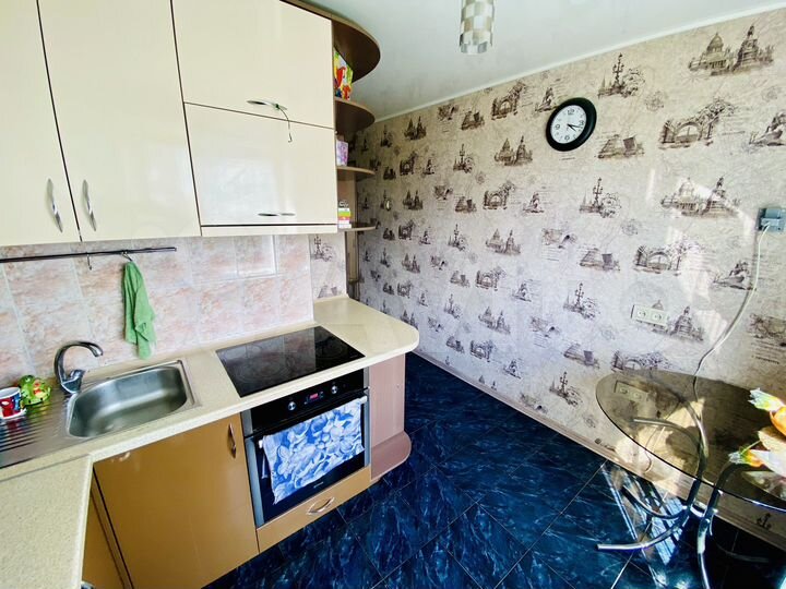 Доля в 2-к. квартире, 50,7 м², 7/9 эт.