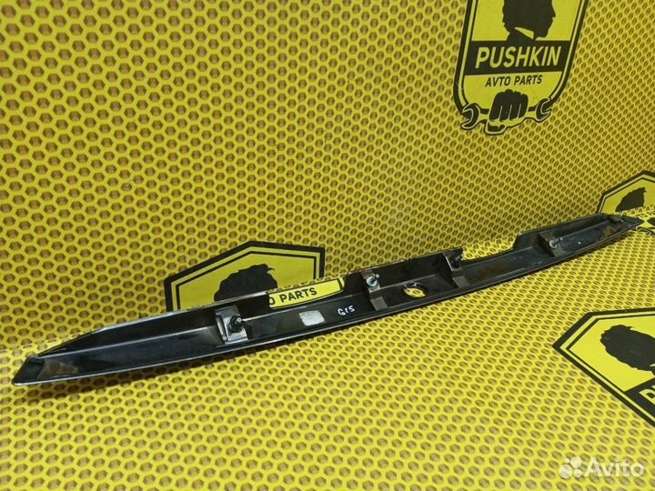 Накладка крышки багажника Nissan Almera