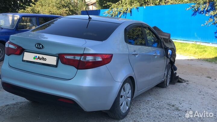 Kia Rio 1.6 МТ, 2013, битый, 160 000 км