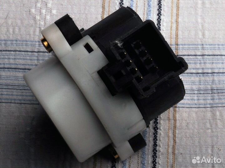 Контактная группа замка зажигания Volvo 8645228