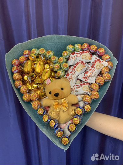 Сладкий букет из конфет