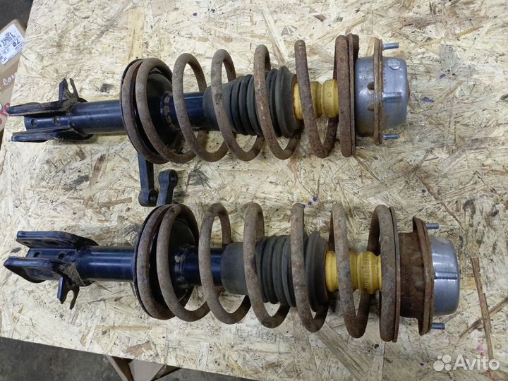 Передние стойки в сборе Ваз 2110-2111-2112