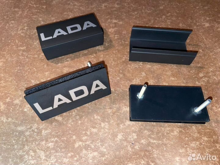 Коллекционный шильдик решетки радиатора ваз