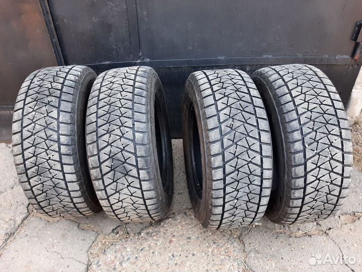 Bridgestone Blizzak DM-V2 285/60 R18, 4 шт