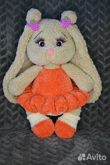 Зайка вязанная плюшевая игрушка