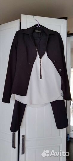 Костюмы женские