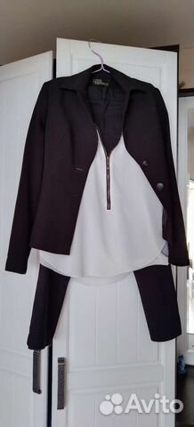 Костюмы женские