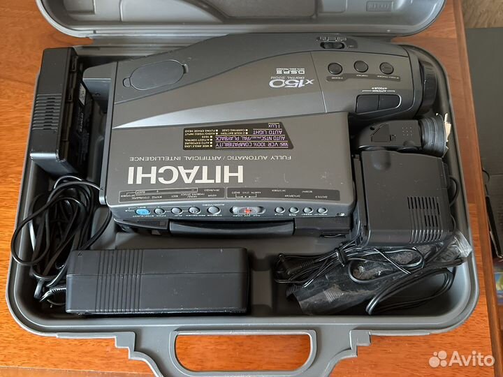Видеокамера Hitachi VM-2980E в кейсе