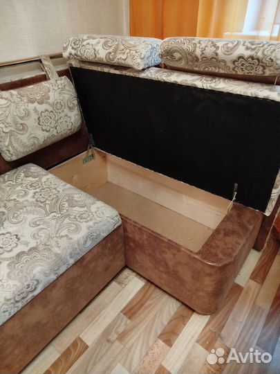 Угловой диван на кухню со спальным местом бу