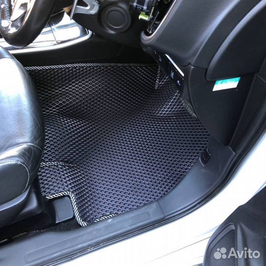 Автомобильные коврики на Mitsubishi Outlander Phev