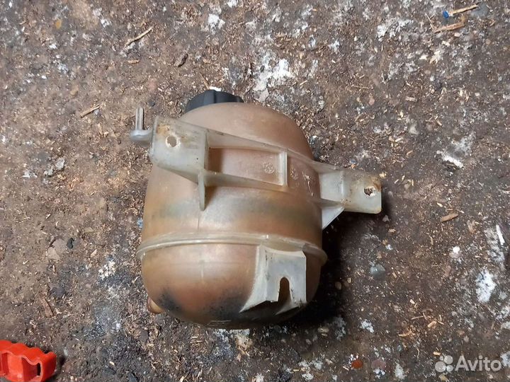 Расшерительный бачёк рено логан