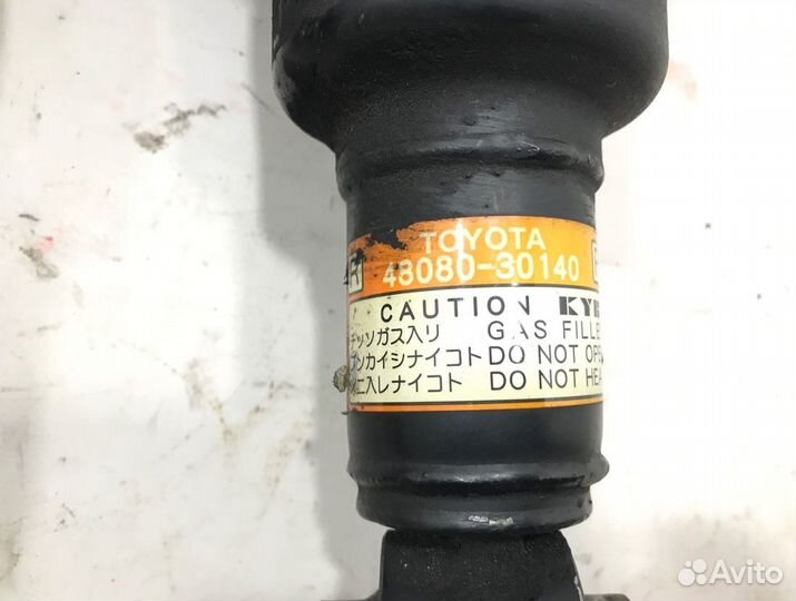 Амортизатор задний Toyota Crown Majesta UZS186