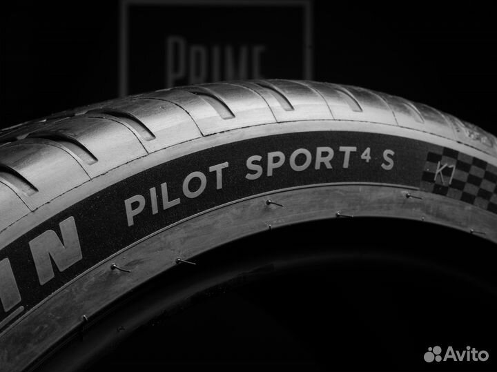 Michelin Pilot Sport 4 S 305/35 R20 и 245/35 R20 107Y