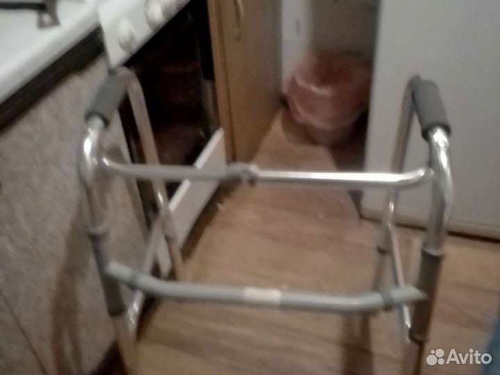 Ходунки для взрослых шагающие