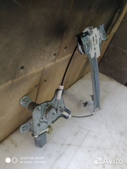 Стеклоподъемник зад левый Cadillac Escalade Tahoe