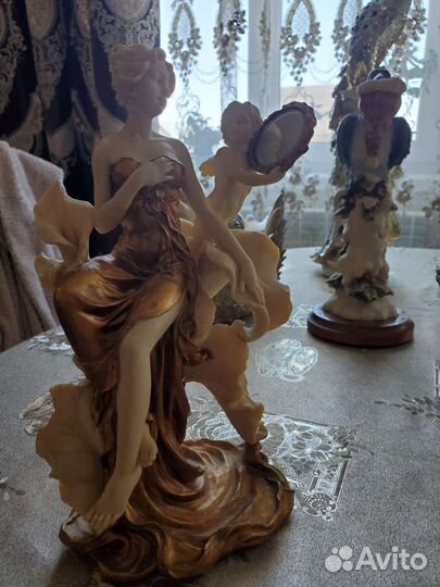 Фарфоровые вазы,Павлин,Картины и т.д