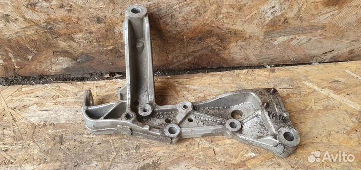Кронштейн переднего рычага Volkswagen Golf V 2003