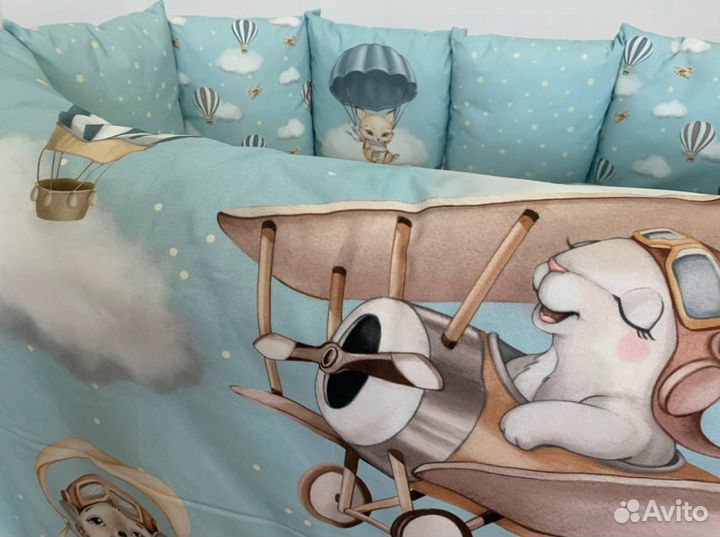 Детская кроватка с маятником