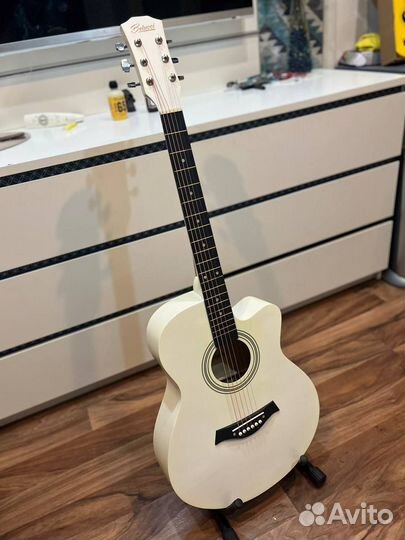 Гитара с чехлом