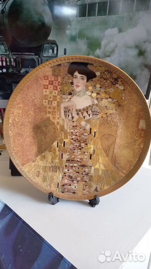 Тарелка декоративная с эолотой каймой