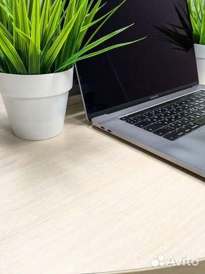 MacBook Pro 16” 2019, Core i7, 16/512GB идеал