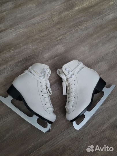 Коньки фигурные р. 28