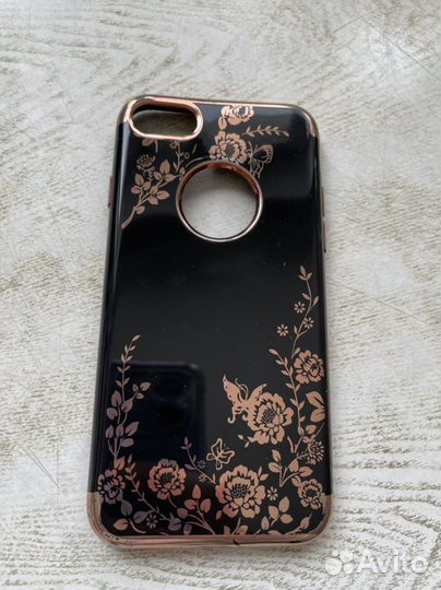 Чехлы для iPhone 7,8