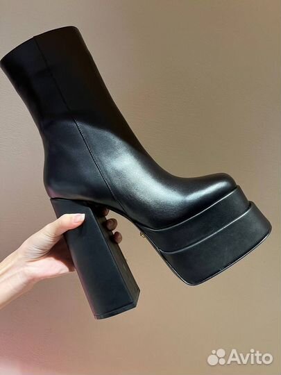 Ботильоны Versace новые 40 размер