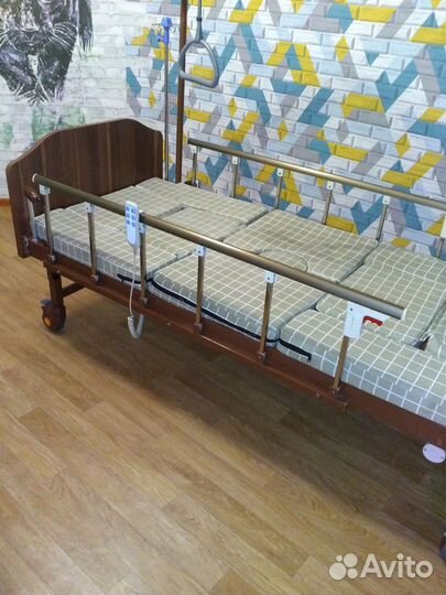 Кровать для лежачих больных с электроприводом