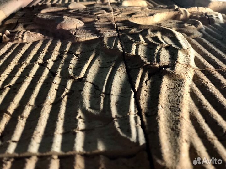 Старинные кирпичи с орлом