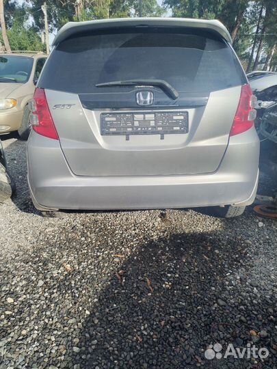 Запчасти на honda fit