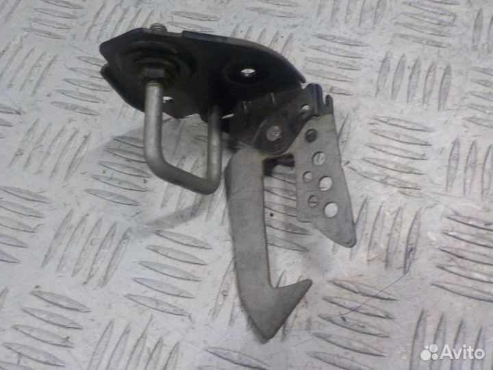 Крючок капота BMW 7 F01