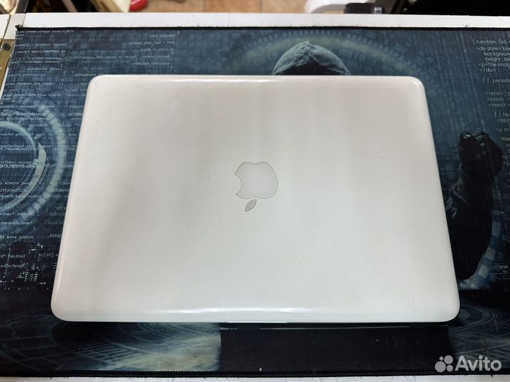 Apple MacBook 13 (2010) Ноутбук (на запчати)