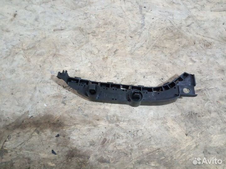 Крепление бампера переднее левое Honda Civic 4D