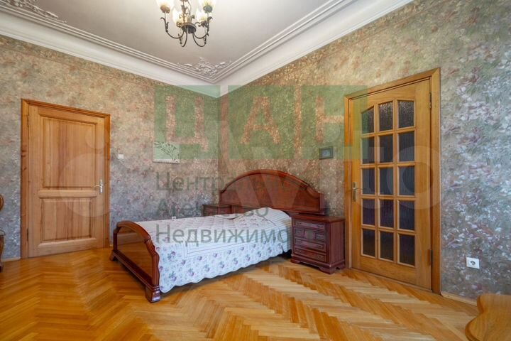 4-к. квартира, 135,6 м², 4/6 эт.