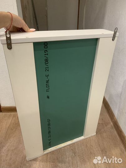 Зеркало с полкой