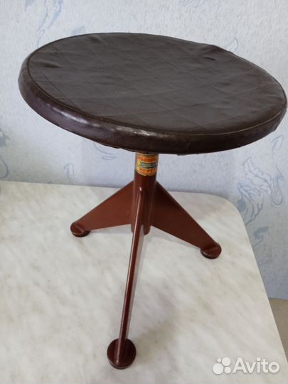 Стул для фортепиано