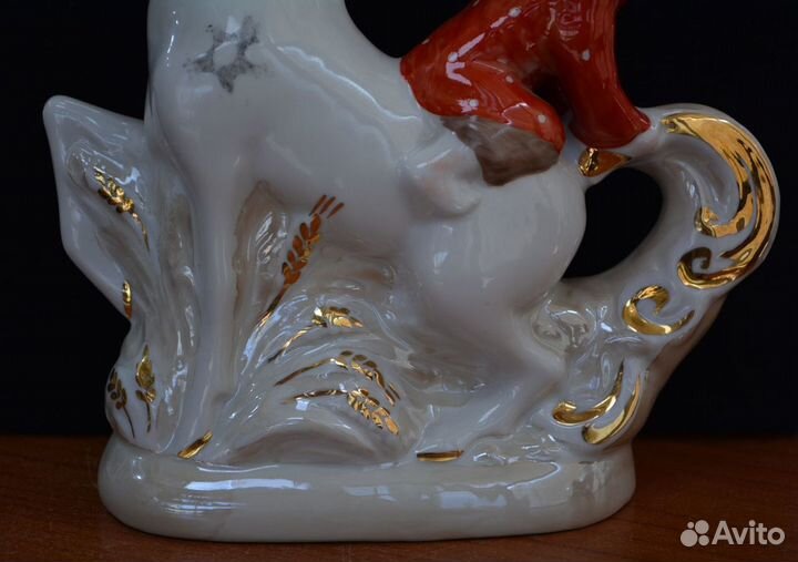 Фарфоровая статуэтка- конек горбунок. дулево