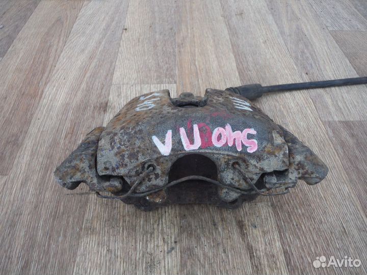 Суппорт передний левый Volvo S40 2007