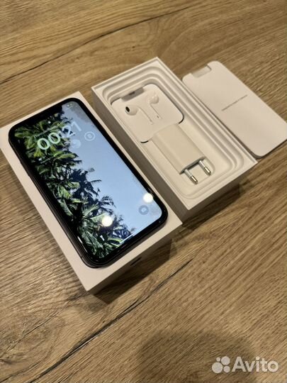 iPhone 11, 64 ГБ