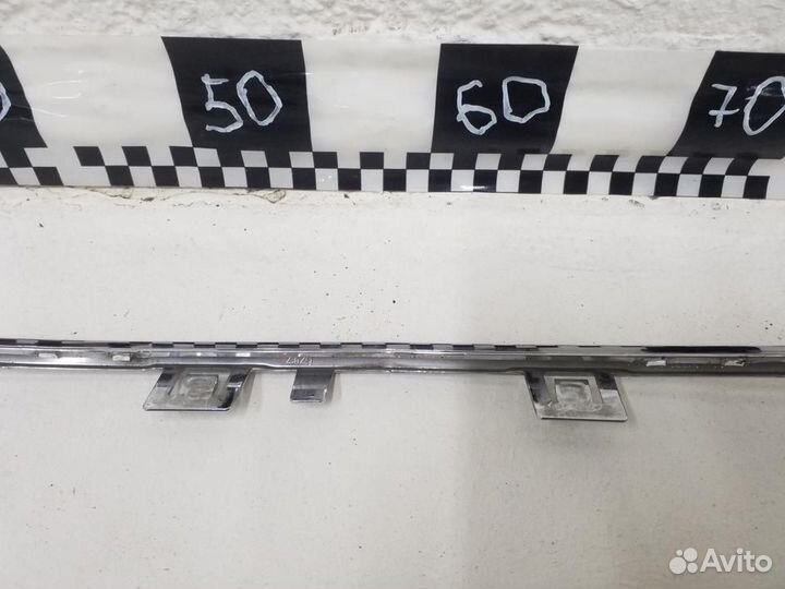 Молдинг хром решетки радиатора Mercedes Benz E-Kla