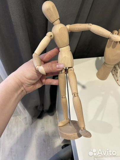 Деревянная рука IKEA и человечек