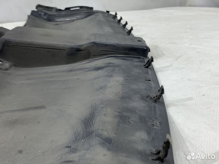 Кожух замка капота Audi A7 4G