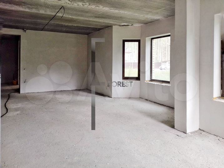 Коттедж 250 м² на участке 8 сот.