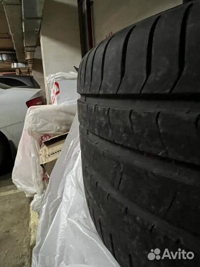 Pirelli P Zero PZ4 245/35 R20 и 275/30 R20 108