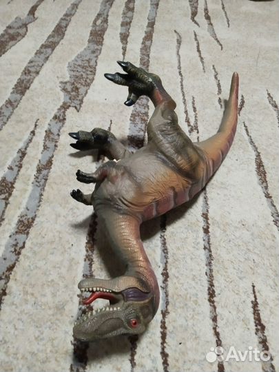 Динозавр со звуком