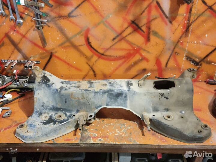 Подрамеик передний mitsubishi galant 8