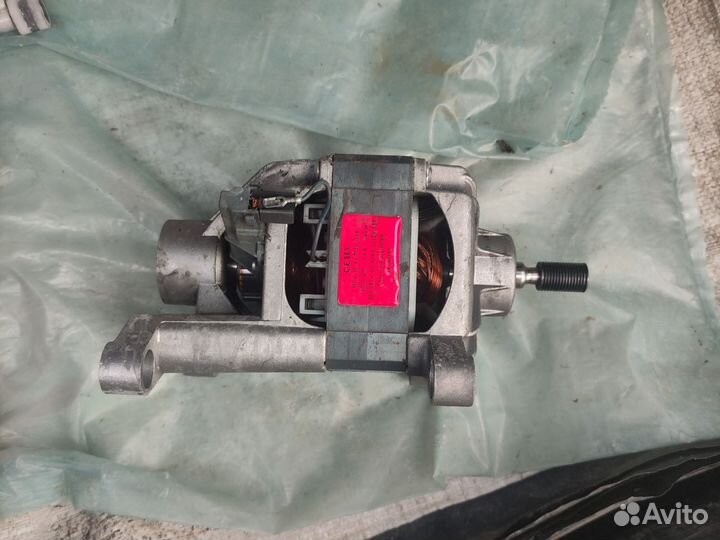 Двигататель стиральной машины Zanussi